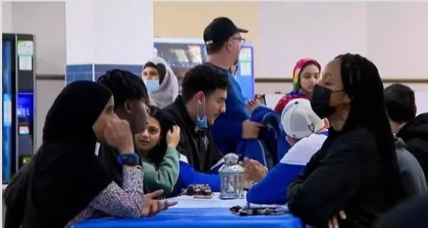 Müslüman arkadaşlarına destek için oruç tuttular